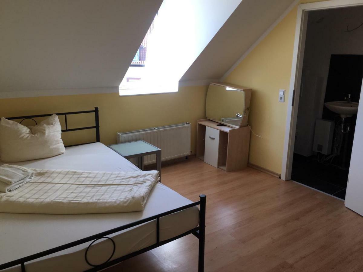 Doppelbettzimmer Mit Bad كايزرسلاوترن المظهر الخارجي الصورة