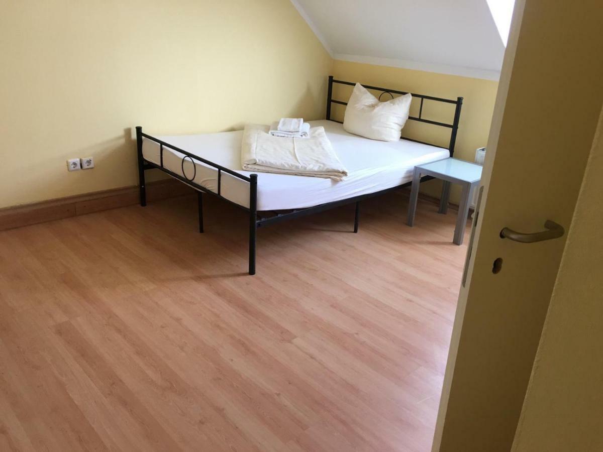 Doppelbettzimmer Mit Bad كايزرسلاوترن المظهر الخارجي الصورة