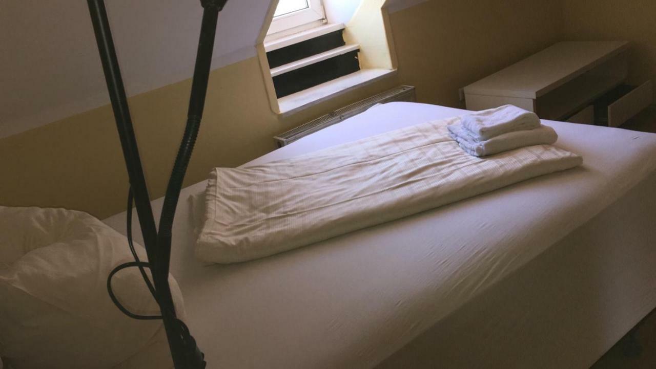 Doppelbettzimmer Mit Bad كايزرسلاوترن المظهر الخارجي الصورة